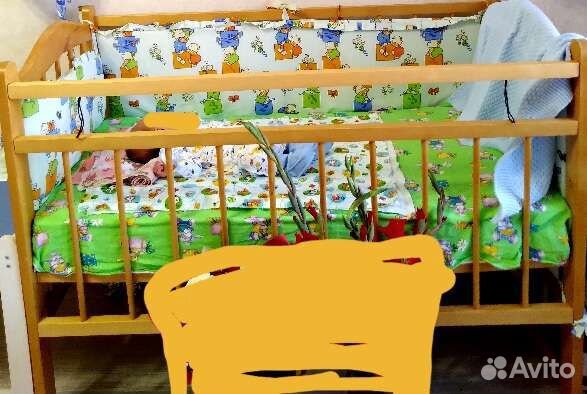 Детская кроватка с бортиками и матрасом