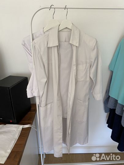 Медицинские халаты и чепчики бесплатно