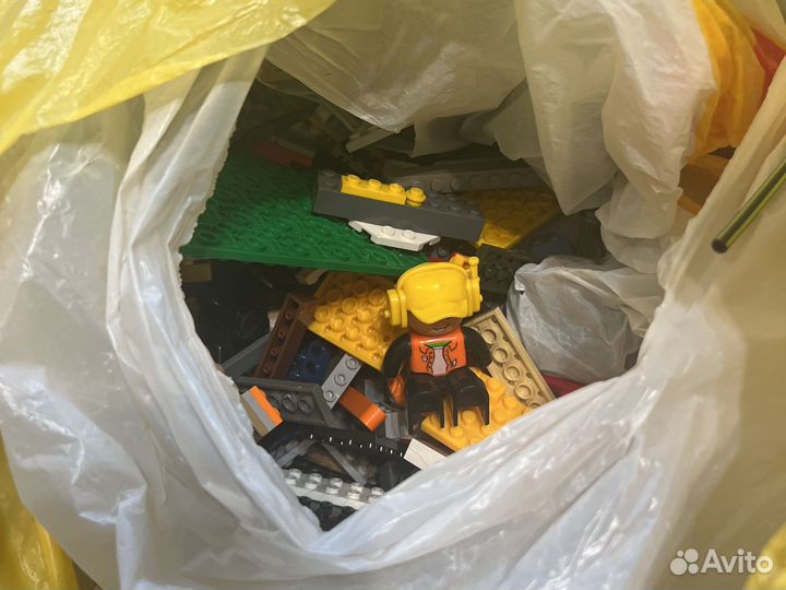 Много наборов лего