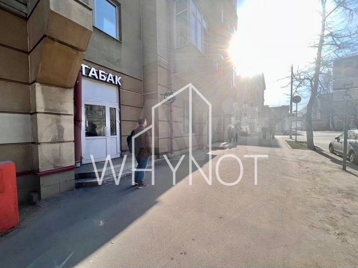 Стрит ритейл в жилом доме - 18 м²