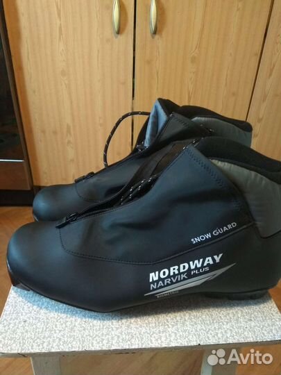 Лыжные ботинки