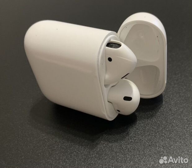 AirPods (оригинал 1-поколение)