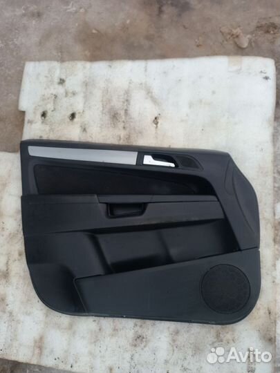 Обшивка двери передняя левая Opel Zafira Z18XER