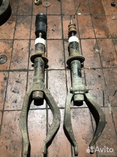 Стойка передняя Chrysler Sebring 2