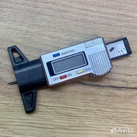 Измеритель глубины протектора шин. Серебристый