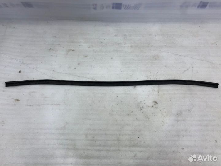 Уплотнитель капота Toyota Camry V70/V75 2018-2023