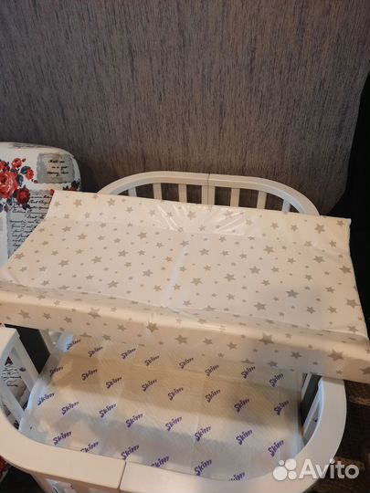 Пеленальная доска на кроватку