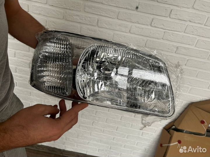 Фара правая Hyundai Accent