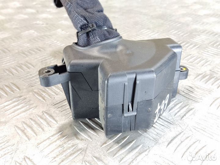 Блок предохранителей салонный Skoda Octavia 2004 2