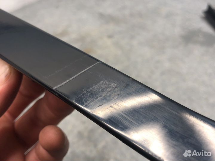 Зад прав молдинг двери Stinger GT