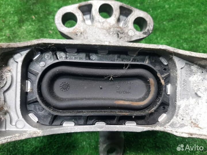 Опора (подушка) двигателя правая Opel Zafira C 20