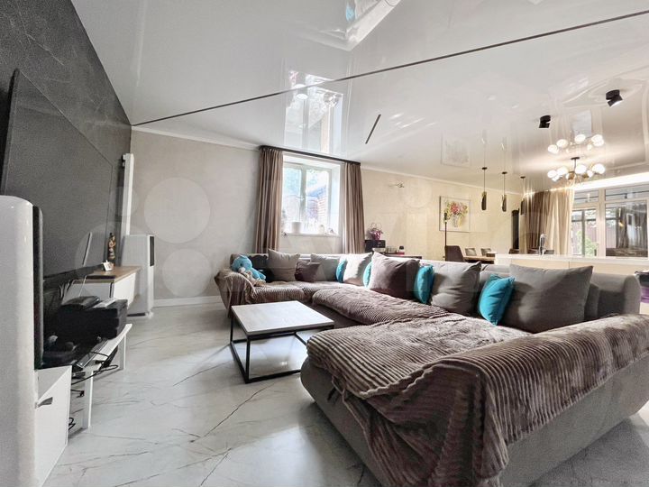 Коттедж 247,9 м² на участке 5 сот.