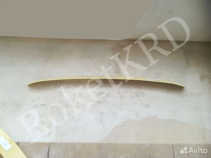 Спойлер на стекло пластик Camry 40