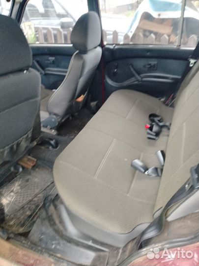 LADA 4x4 (Нива) 1.7 МТ, 2006, 130 000 км