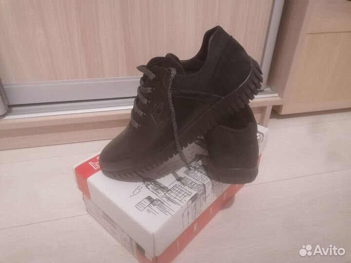 Кроссовки мужские новые 41