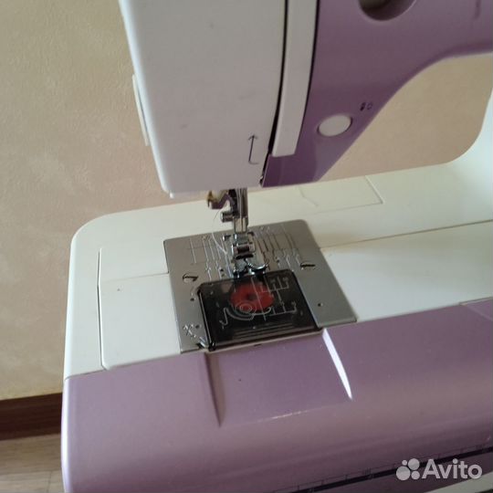 Швейная машинка bernette