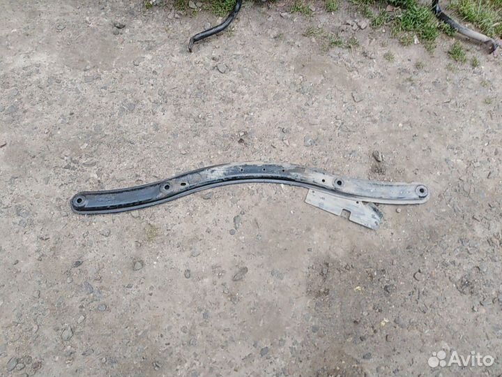 Нижняя планка телевизора Форд фокус 2