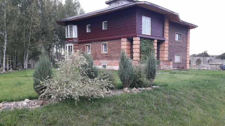 Дом 700 м² на участке 2,16 га