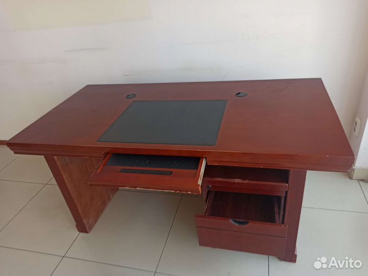 Стол руководителя с тумбочкой