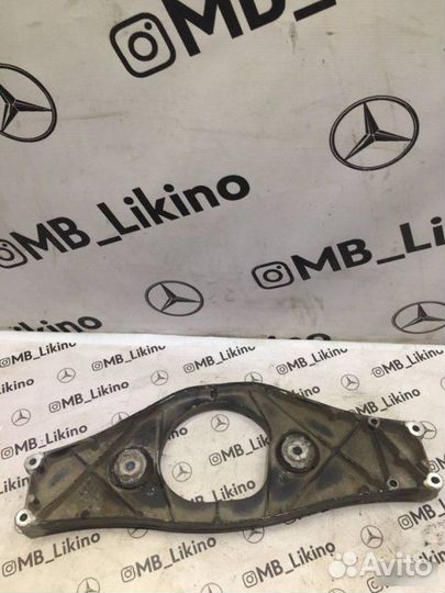 Кронштейн редуктора моста задний Mercedes-Benz