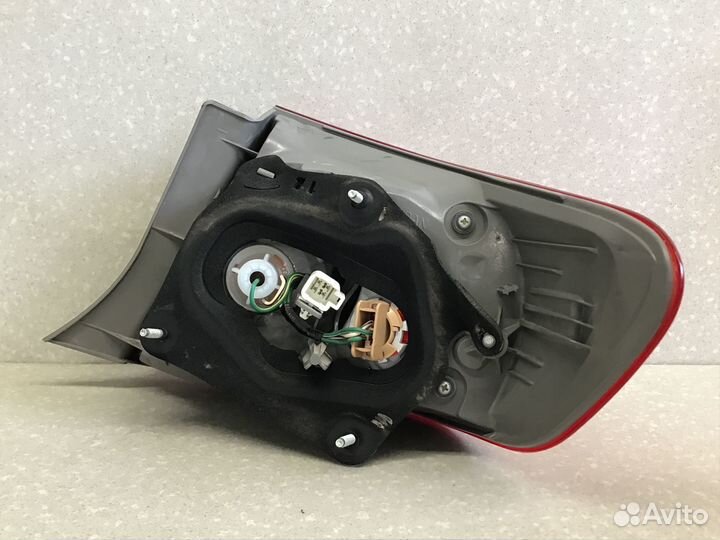 Фонарь задний наружный левый Toyota Corolla E15 20