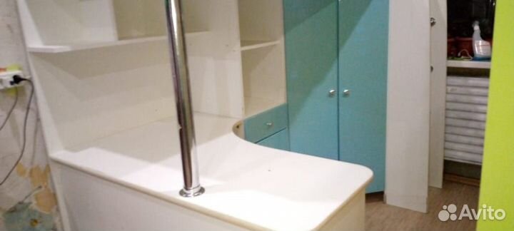 Детская кровать чердак со столом и шкафом