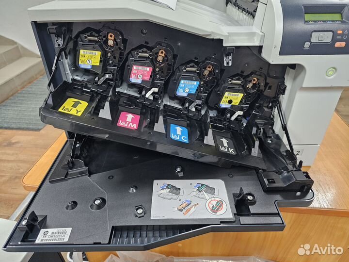 Принтер лазерный цветной A3 hp 5225