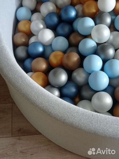 Сухой бассейн с шариками