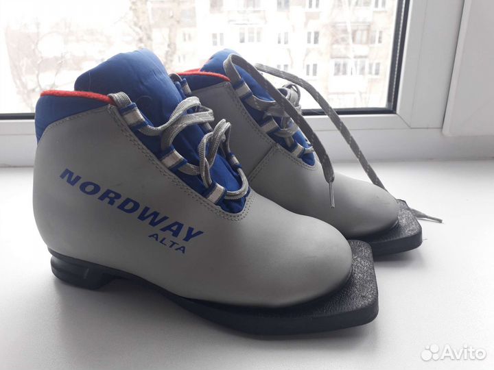 Лыжные ботинки