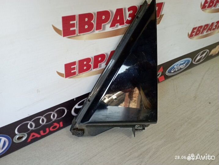 Уголок двери задний правый Lexus Rx350 2010