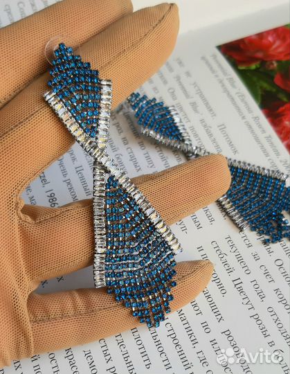 Серьги с синими кристаллами висячие вечерние
