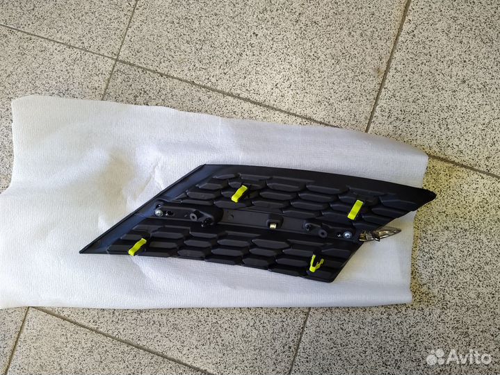 Решетка бампера toyota RAV 4