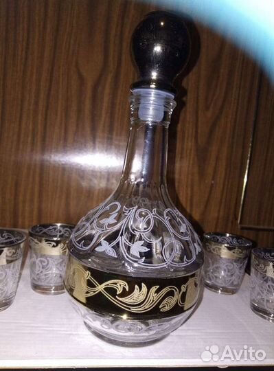 Графин со стаканами