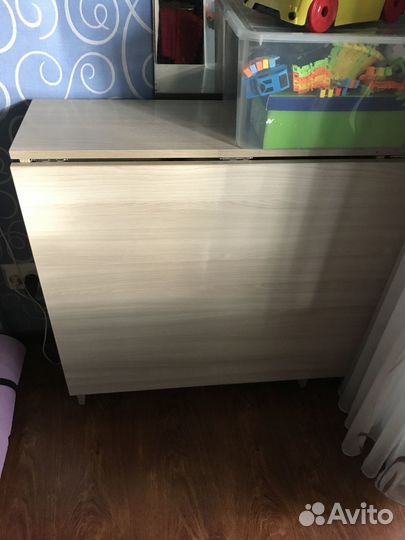 Стол книжка