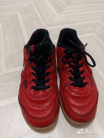 Детские футбольные бутсы