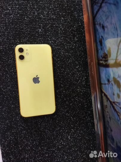 Телефон iPhone 11