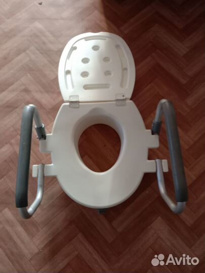 Насадка на унитаз для инвалидов