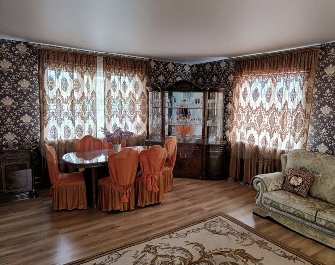 Коттедж 212 м² на участке 10,4 сот.