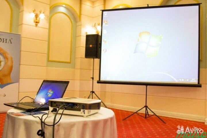 Проектор и экран