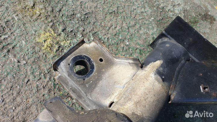 Подрамник на Mercedes-Benz W639