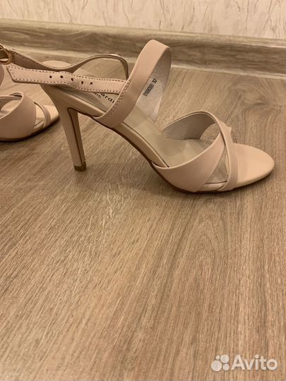 Босоножки женские