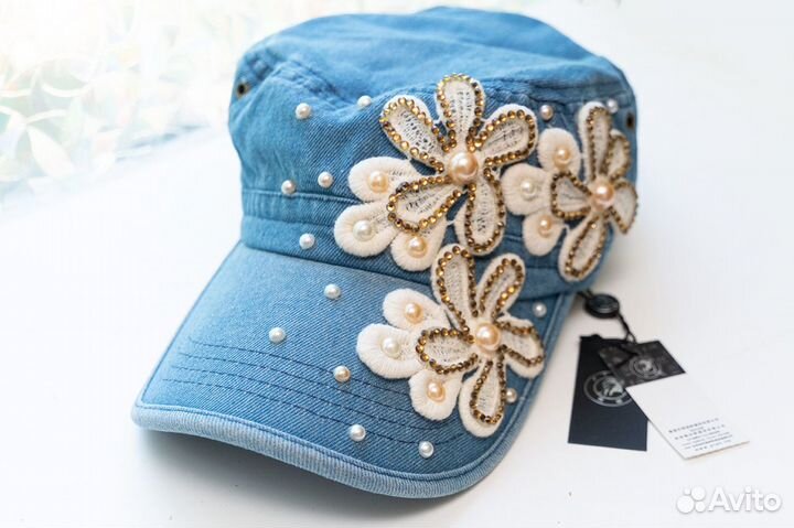 Бейсболка женская с цветами и украшениями новая