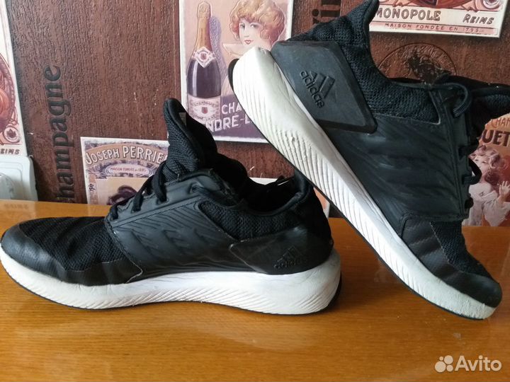 Кроссовки Adidas