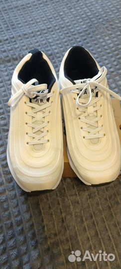 Кроссовки женские