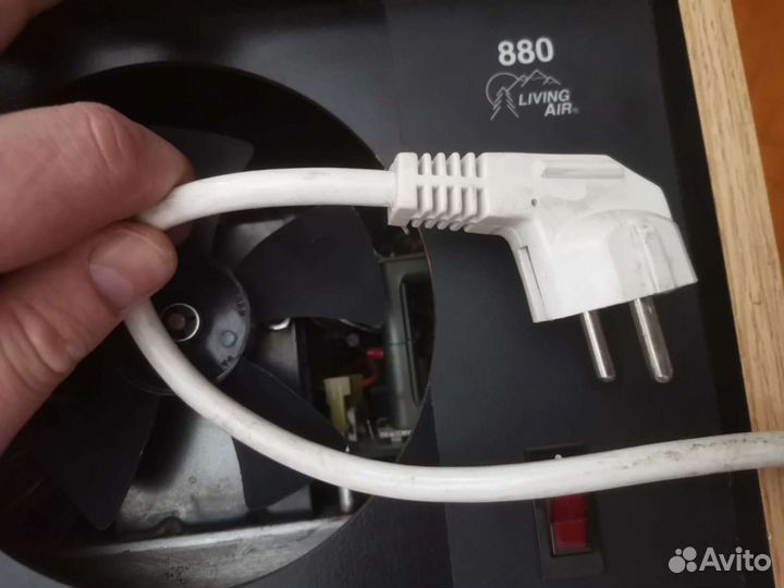 Озонатор воздуха / генератор living AIR model 880