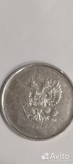 Монета номиналом 2 с с браком монетного двора