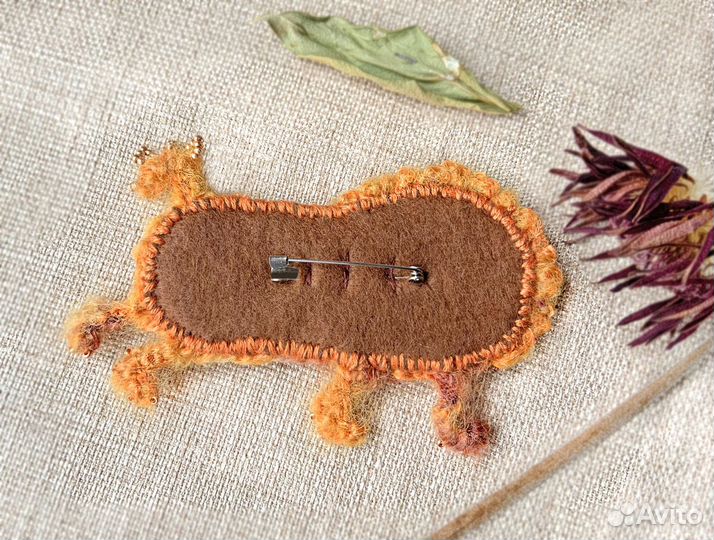 Брошь из бисера