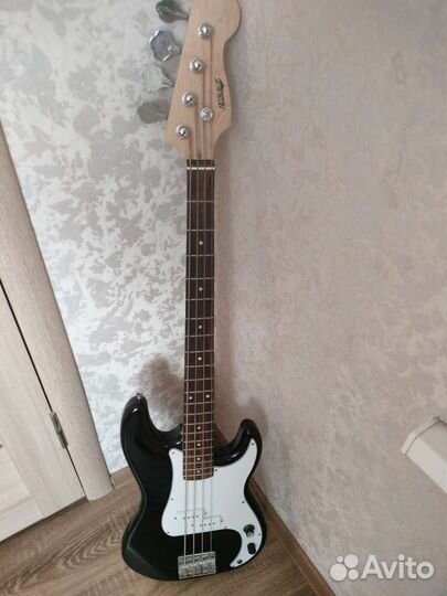 Бас-гитара Homage