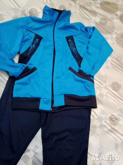 Спортивный костюм женский