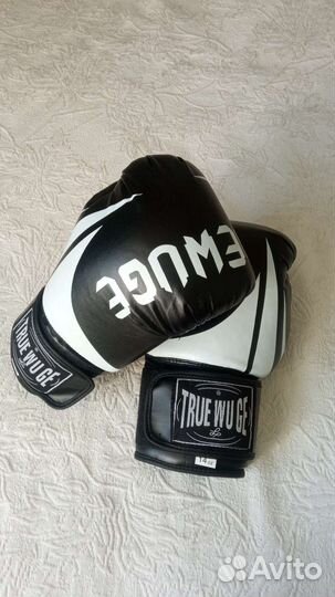 Боксерские перчатки 14 oz true WU GE